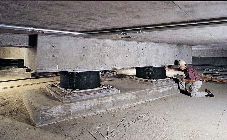 Conception d'isolation sismique à la base à Rennes : solutions parasismiques adaptées au bâti rennais